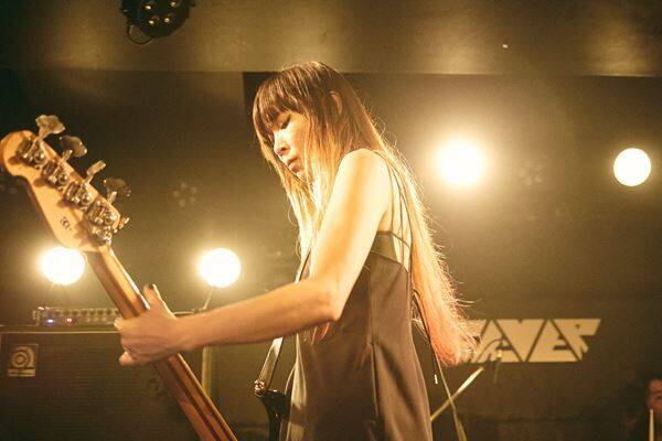 【ライブレポート】a flood of circle、ゲストにSPARTA LOCALSを迎え20周年記念ツアー開幕！初日・新代田FEVERで示した『武道館への道』の覚悟