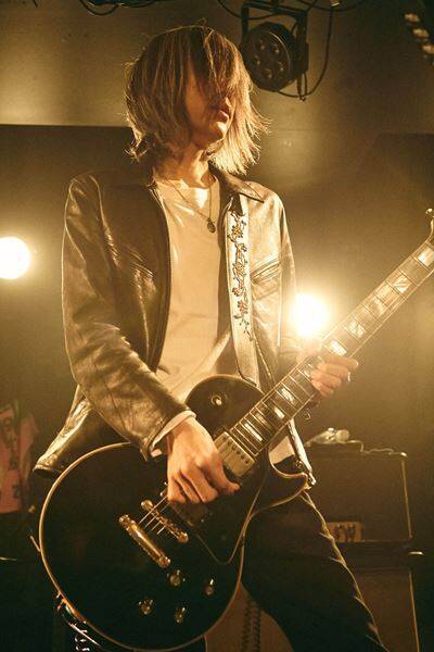 【ライブレポート】a flood of circle、ゲストにSPARTA LOCALSを迎え20周年記念ツアー開幕！初日・新代田FEVERで示した『武道館への道』の覚悟