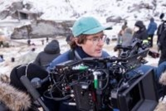 A24新作『OCHI！』監督はビョークが認めた鬼才！ 「手仕事」にこだわり8年間を捧げた映像美に注目