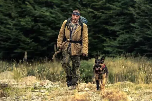 ブラッド・ピットが義足の愛犬と大自然アラスカへ！ 『ハート・オブ・ビースト』予告映像＆場面写真公開
