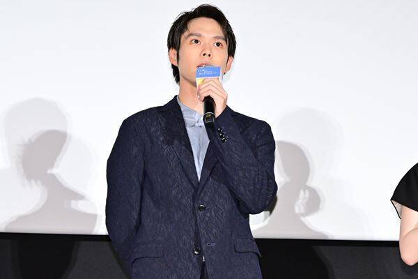 映画『あの星が降る丘で』舞台挨拶に福山雅治がサプライズ登壇！ 福原遥＆出口夏希が大はしゃぎ【レポート】