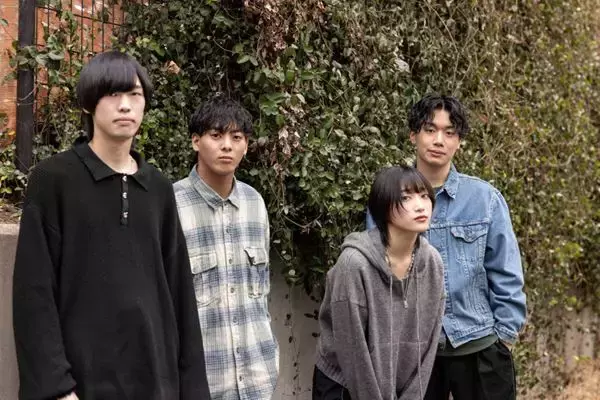 yutoriが明かすメジャーデビュー1年目の本音と音楽的成長――「弱い自分のままでもいい」ミニアルバム『心の微熱』に込めた等身大の思いとは