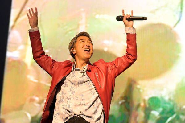 DEEN、大黒摩季＆押尾コータローをゲストに迎え日本武道館公演開催　「ら・ら・ら」大合唱
