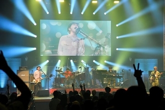 奥田民生3年ぶりのソロツアーで魅了した普遍的なメロディと最強の歌声　終始ハイボルテージだった三茶の夜をレポート！