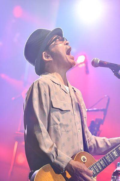 奥田民生3年ぶりのソロツアーで魅了した普遍的なメロディと最強の歌声　終始ハイボルテージだった三茶の夜をレポート！