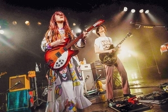 GLIM SPANKY、アルバム『The Goldmine』リリースパーティーのオフィシャルレポート到着