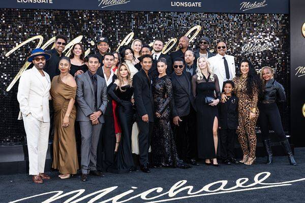 『Michael／マイケル』LAプレミアに一族集結！ 圧巻のパフォーマンスを収めた最終トレーラーも公開