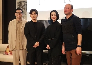 スマホが「新たな言語」に。古典の傑作が現代を映す鏡となる——。黒木華主演、舞台『NORA』制作発表レポート