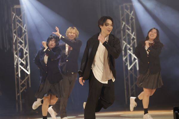 EXILE TETSUYA＆小森隼が松阪の中学生とサプライズ共演！ ダンスを通じてメッセージを届ける