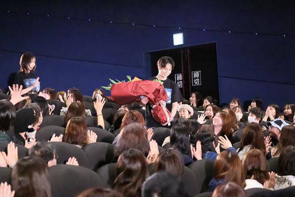 木村拓哉が1日で4都市を縦断！ 映画『教場』弾丸舞台挨拶で語った「生徒たちへの誇り」