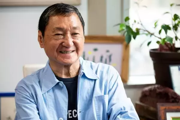 南佳孝が語る、初の自主制作作品『いくつになっても遊びたりない』に込めた思い――デビュー53年目の自由すぎる創造の秘密に迫る
