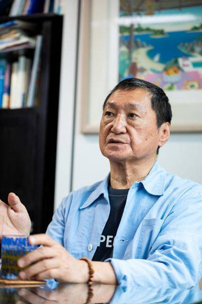 南佳孝が語る、初の自主制作作品『いくつになっても遊びたりない』に込めた思い――デビュー53年目の自由すぎる創造の秘密に迫る