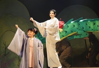 藤原紀香＆村方乃々佳が熱演！ 『まんが日本昔ばなし』劇場、舞台写真＆コメントが到着