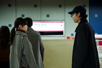 松村北斗×今田美桜『白鳥とコウモリ』豪華キャストが共演する場面写真9点が一挙公開