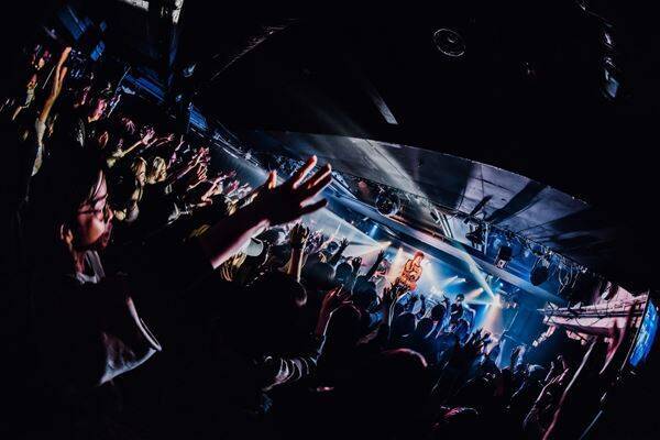 Ku:ui、初自主企画で未音源化の新曲を連発！盟友たちと共鳴した「ここから始まる」決意の夜をレポート