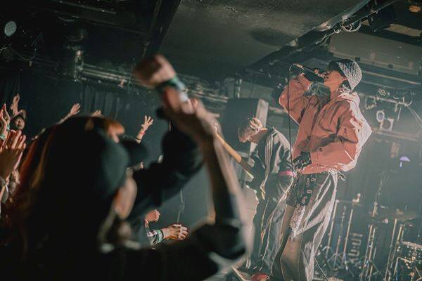 Ku:ui、初自主企画で未音源化の新曲を連発！盟友たちと共鳴した「ここから始まる」決意の夜をレポート