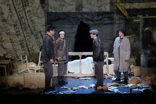 須賀健太、中川大輔らが紡ぐ希望の物語　舞台『1995117546』舞台写真＆開幕コメント到着