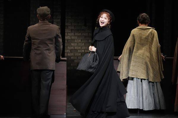 昆夏美×星風まどか、ふたりのマリーが新たな光を放つ　ミュージカル『マリー・キュリー』再演が開幕