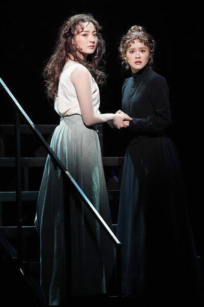 昆夏美×星風まどか、ふたりのマリーが新たな光を放つ　ミュージカル『マリー・キュリー』再演が開幕