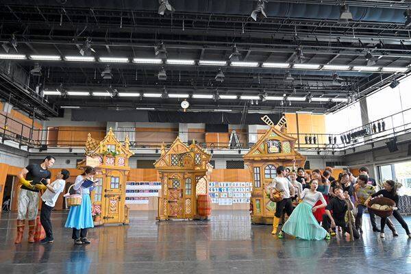 「常に進化し、“完成”はありません」劇団四季『美女と野獣』、開幕1カ月を前に稽古場公開