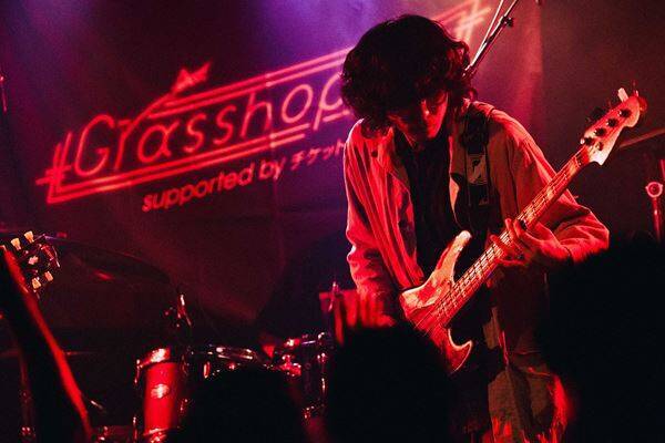 若手アーティストを応援するライブ企画「Grasshopper WEST vol.6」 万博の熱を受け継ぐ大阪で、Barbara、CheChe、QOOPIEの音を響かせた一夜をレポート