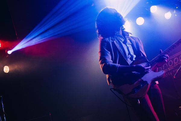 若手アーティストを応援するライブ企画「Grasshopper WEST vol.6」 万博の熱を受け継ぐ大阪で、Barbara、CheChe、QOOPIEの音を響かせた一夜をレポート