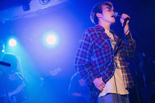 若手アーティストを応援するライブ企画「Grasshopper WEST vol.6」 万博の熱を受け継ぐ大阪で、Barbara、CheChe、QOOPIEの音を響かせた一夜をレポート