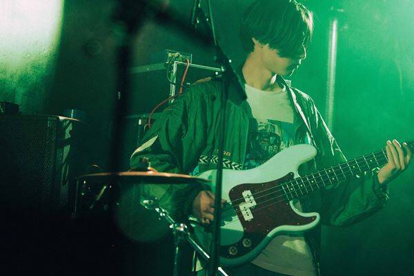 若手アーティストを応援するライブ企画「Grasshopper WEST vol.6」 万博の熱を受け継ぐ大阪で、Barbara、CheChe、QOOPIEの音を響かせた一夜をレポート