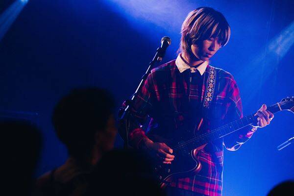 若手アーティストを応援するライブ企画「Grasshopper WEST vol.6」 万博の熱を受け継ぐ大阪で、Barbara、CheChe、QOOPIEの音を響かせた一夜をレポート