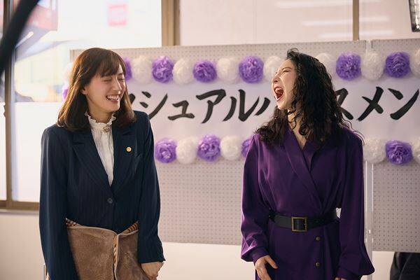 綾瀬はるかの晴れやかな笑顔も！ 『ファーストボイス』メイキングカット9点解禁