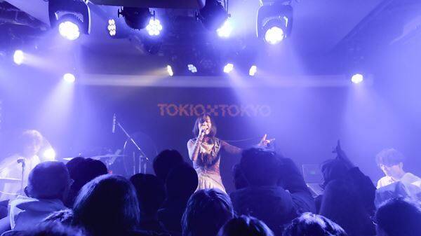 ラナメリサ、初の自主イベントで魅せた吐息までブルージーな歌声の素晴らしさ　ゲスト十明とのコラボコーナーも！【オフィシャルレポート】