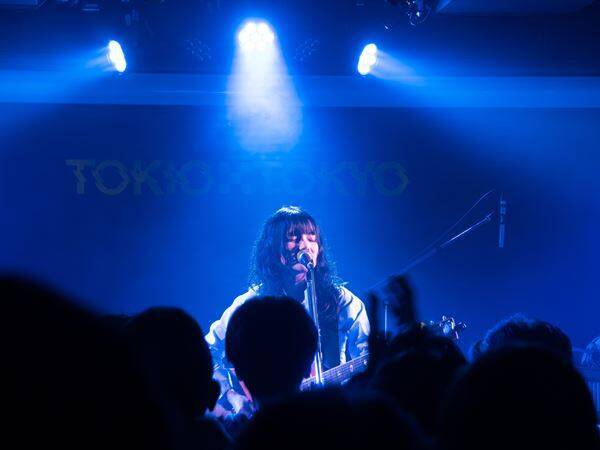 ラナメリサ、初の自主イベントで魅せた吐息までブルージーな歌声の素晴らしさ　ゲスト十明とのコラボコーナーも！【オフィシャルレポート】