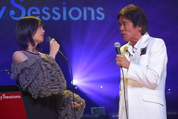 音楽番組『Spicy Sessions』最新回の収録レポート到着！MCの黒沢 薫と中西アルノの濃密なインタビューも公開