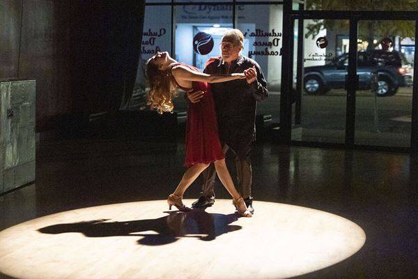 記憶を失う病に侵された頭脳派ヒットマンが挑む、人生最期の完全犯罪『殺し屋のプロット』──マイケル・キートン主演、アル・パチーノ共演【おとなの映画ガイド】