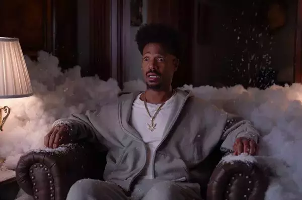 伝説のパロディが復活『最終絶叫計画 令和！』6月公開決定 大ヒットホラーをイジり倒す予告編公開