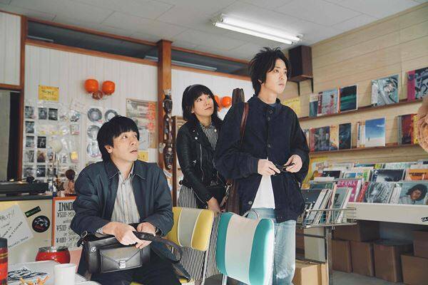 “日本のロックを変えたヤツら”を田口トモロヲ監督が宮藤官九郎脚本で描いたらこうなった！ 『ストリート・キングダム 自分の音を鳴らせ。』──峯田和伸・若葉竜也・吉岡里帆演じる群像劇【おとなの映画ガイド】