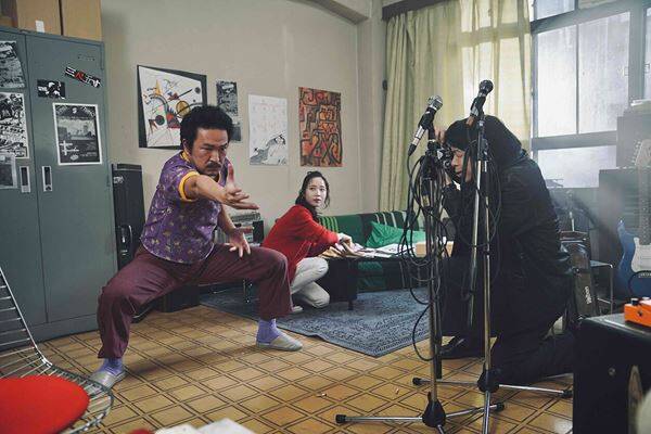 “日本のロックを変えたヤツら”を田口トモロヲ監督が宮藤官九郎脚本で描いたらこうなった！ 『ストリート・キングダム 自分の音を鳴らせ。』──峯田和伸・若葉竜也・吉岡里帆演じる群像劇【おとなの映画ガイド】