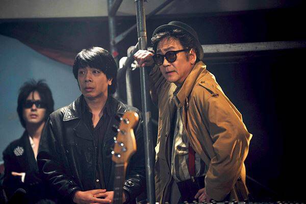 “日本のロックを変えたヤツら”を田口トモロヲ監督が宮藤官九郎脚本で描いたらこうなった！ 『ストリート・キングダム 自分の音を鳴らせ。』──峯田和伸・若葉竜也・吉岡里帆演じる群像劇【おとなの映画ガイド】