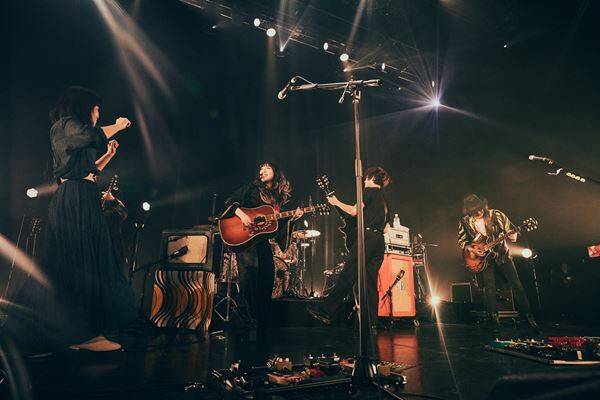 GLIM SPANKY『All the Greatest Buddies Tour 2025-2026』終幕！ラブサイケデリコを迎えたファイナル公演のオフィシャルレポート到着