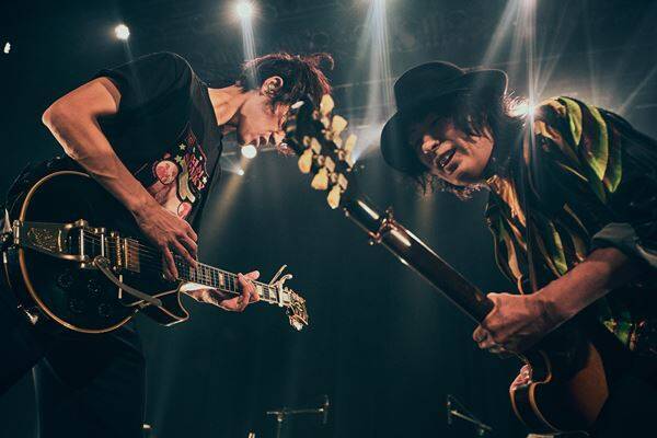 GLIM SPANKY『All the Greatest Buddies Tour 2025-2026』終幕！ラブサイケデリコを迎えたファイナル公演のオフィシャルレポート到着
