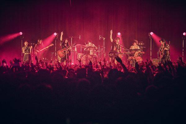 GLIM SPANKY『All the Greatest Buddies Tour 2025-2026』終幕！ラブサイケデリコを迎えたファイナル公演のオフィシャルレポート到着