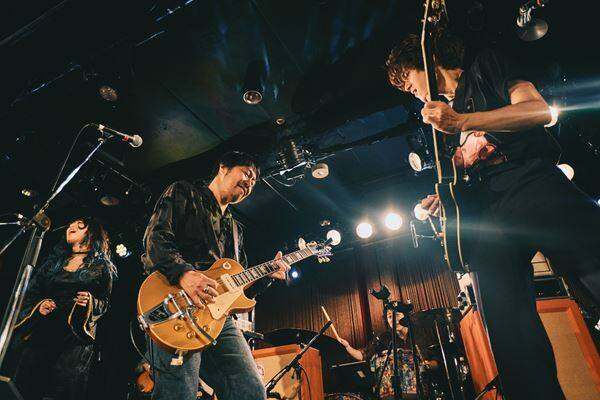 GLIM SPANKY『All the Greatest Buddies Tour 2025-2026』終幕！ラブサイケデリコを迎えたファイナル公演のオフィシャルレポート到着