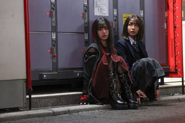 寺本莉緒＆池田朱那が歌舞伎町を駆け抜ける！ BABEL LABEL製作『東京逃避行』新たな場面写真7点公開