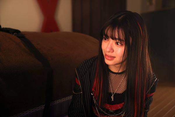 寺本莉緒＆池田朱那が歌舞伎町を駆け抜ける！ BABEL LABEL製作『東京逃避行』新たな場面写真7点公開