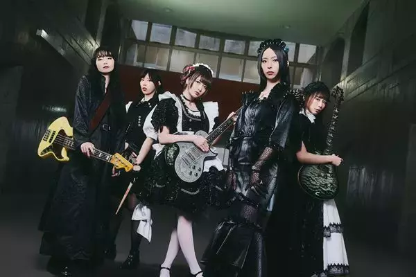 BAND-MAID、EP『SCOOOOOP』本日リリース　収録曲から「Present Perfect」のMV公開