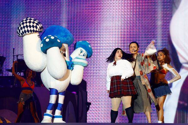 渡辺直美、ピン芸人で初めて東京ドーム完売！超満員45,000人が集結したコメディーショーに豪華サプライズゲストが多数登場！