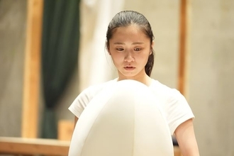 木下晴香の歌声が響く！ 音楽劇『コーカサスの白墨の輪』稽古場レポート＆トレーラー映像が到着