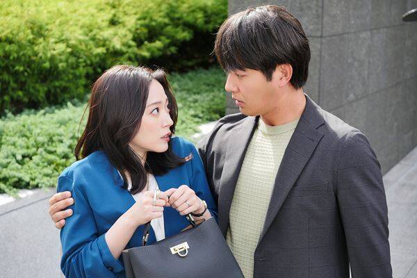 吉野北人＆鈴木愛理のラブラブ姿も　映画『昨夜は殺れたかも』夫婦の“裏の顔”を切り取った場面写真13点公開