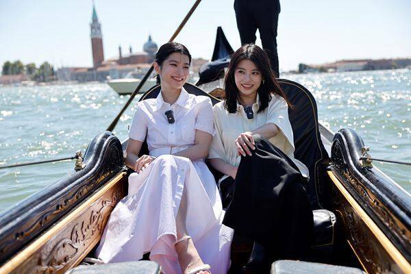出口夏希＆蒔田彩珠らがヴェネチア到着！ 映画『ルックバック』是枝監督との記念ショット＆コメント解禁