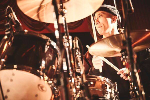 鈴木実貴子ズ、"物販未着"、“弦が切れる”などのトラブルを乗り越え、バンド史上最大規模ワンマンが大団円！【オフィシャルレポート】